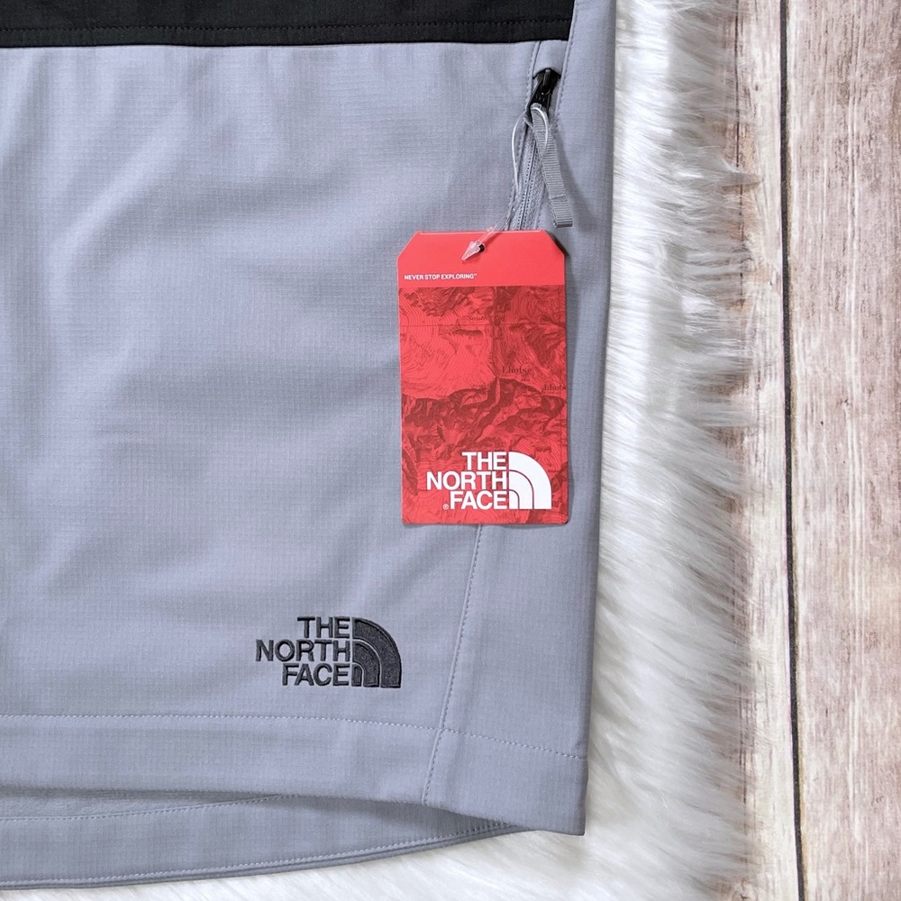 The North Face Men’s Castle Rock Soft Shell Vest - Picture 3 of 8